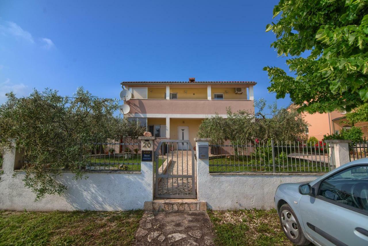 Apartment Mladenka Pula Exterior foto